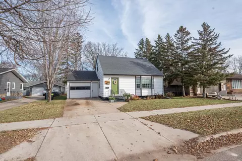 422 3rd St SW, Perham, MN 56573