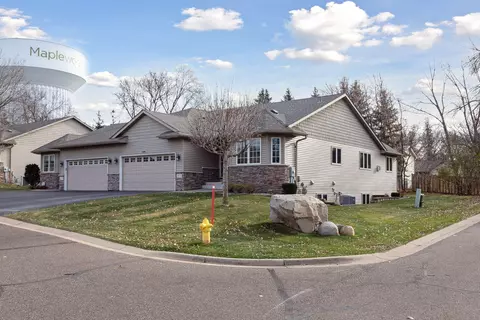 1972 Castle Ct E, Maplewood, MN 55109