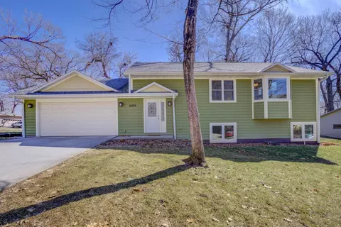6829 Yuma Dr, Chanhassen, MN 55317