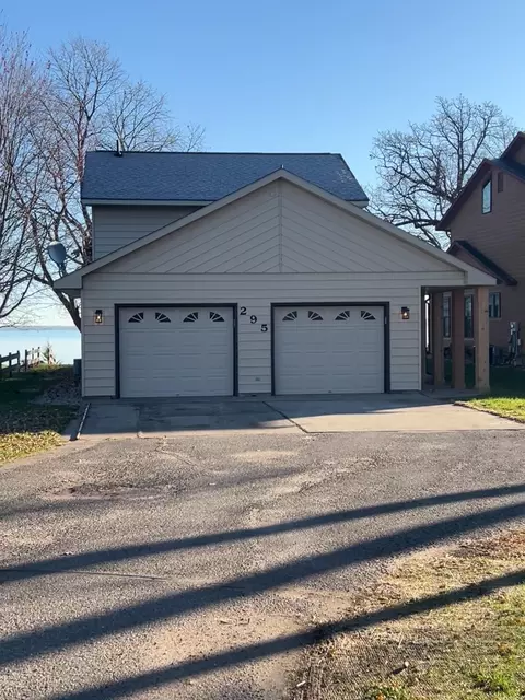 295 Lake Ave N, Spicer, MN 56288