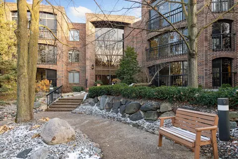 5501 Dewey Hill Rd #131, Edina, MN 55439