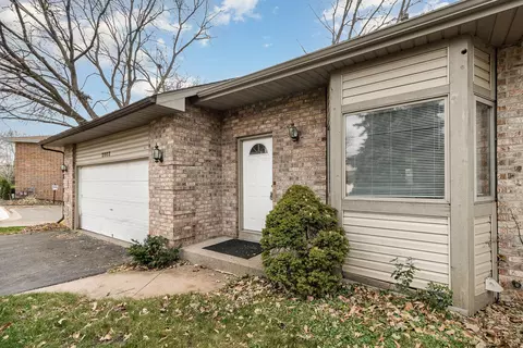 2803 Rolling Oak Rd, Burnsville, MN 55337