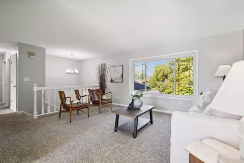 648 Dresden Cir, Chaska, MN 55318