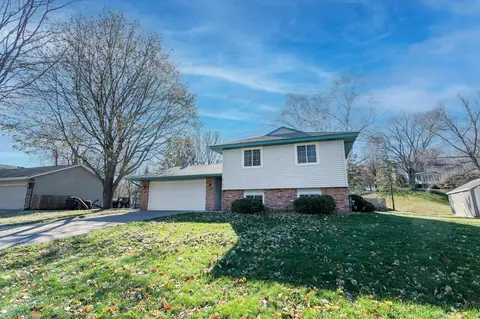5724 138th St W, Apple Valley, MN 55124