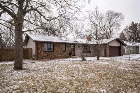 52 150th St W, Apple Valley, MN 55124