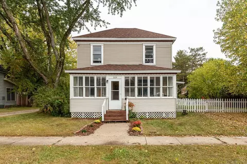 329 N 1st St, New Richmond, WI 54017