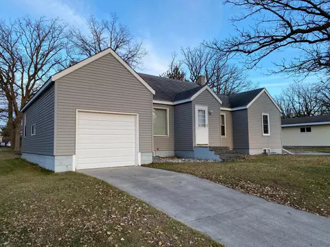 604 1st St S, Karlstad, MN 56732