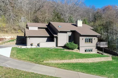 276 Pleasant Hill Dr, Winona, MN 55987