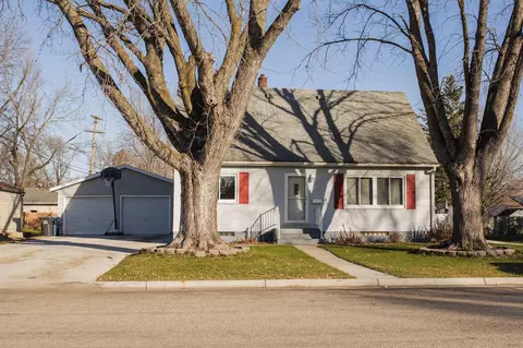 3 N Court St, Morris, MN 56267
