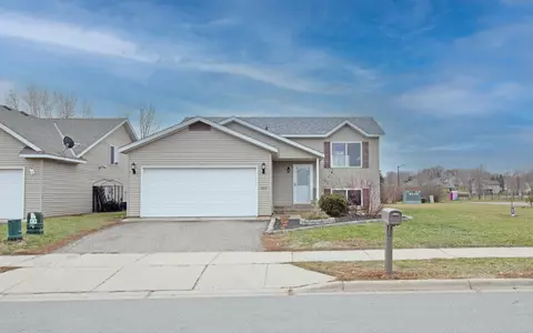 606 Iris Ln NE, Saint Joseph, MN 56374