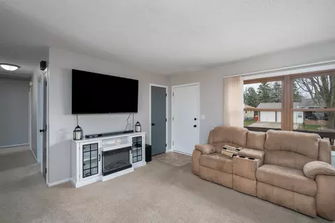 235 3rd Ave NE, Plainview, MN 55964 photo 5