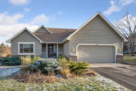 8421 Egret Ct, Chanhassen, MN 55317