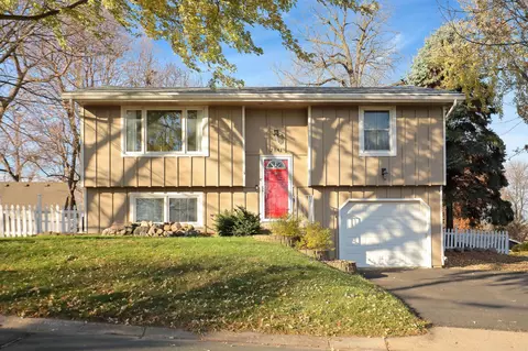 2841 Marlboro Ln, Mound, MN 55364