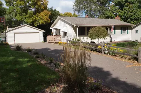 3627 Rolling View Dr, White Bear Lake, MN 55110