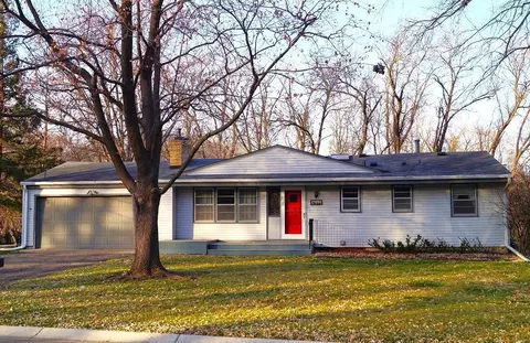 24850 Amlee Rd, Shorewood, MN 55331