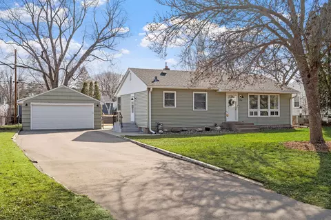 156 Roselawn Ave E, Maplewood, MN 55117