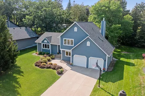 1569 Lakewood Dr N, Maplewood, MN 55119