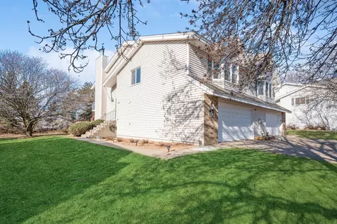 354 Upper Wood Way, Burnsville, MN 55337