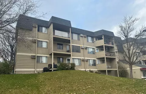 4001 Heritage Hills Dr #210, Bloomington, MN 55437