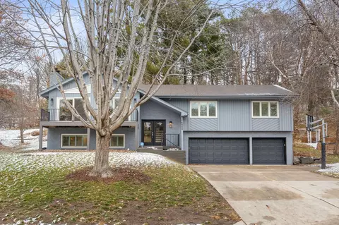 16000 Woodland Curv, Minnetonka, MN 55345