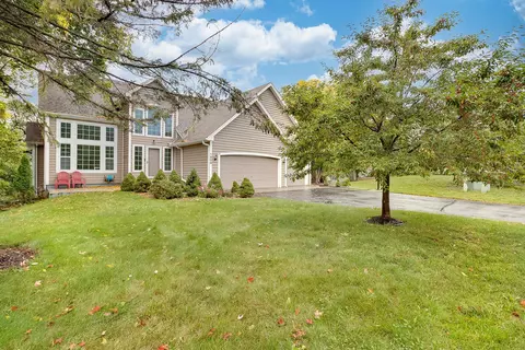 1909 Great Oaks Dr, Burnsville, MN 55337