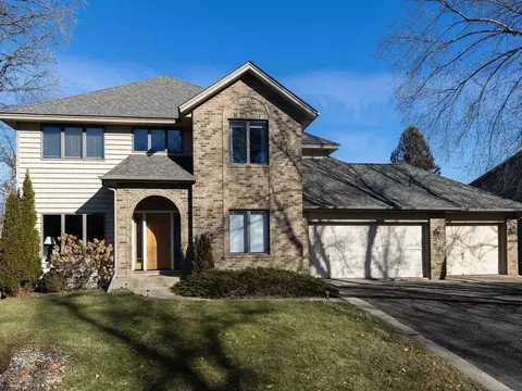 1914 Woodstone Dr, Victoria, MN 55386
