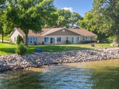 100 Harriet St #B, Spicer, MN 56288