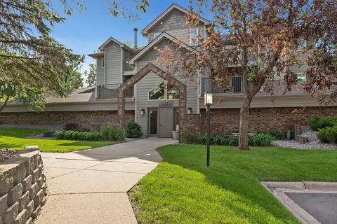 2170 Ridge Dr #11, Saint Louis Park, MN 55416
