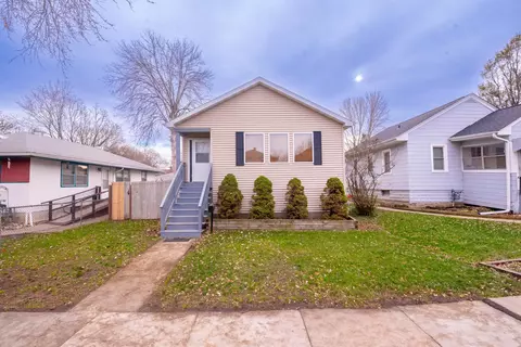 988 Armstrong Ave, Saint Paul, MN 55102