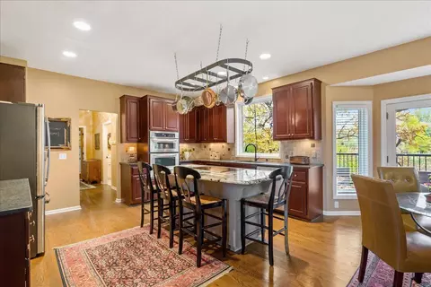 886 Hyland Ct, Eagan, MN 55123 photo 2