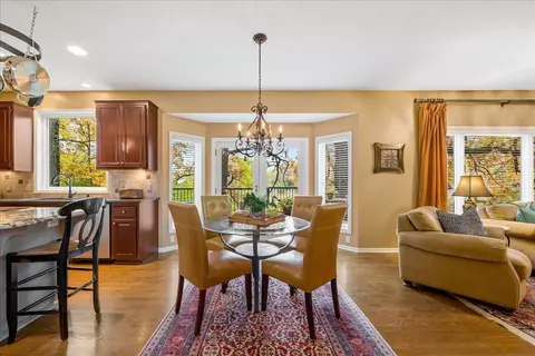 886 Hyland Ct, Eagan, MN 55123 photo 3