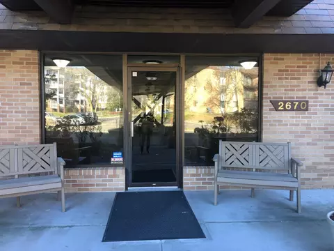 2670 Oxford St N #203, Roseville, MN 55113