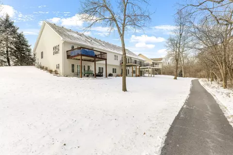 112069 Stone Creek Dr, Chaska, MN 55318