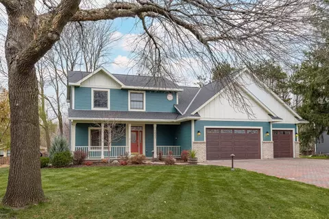 1001 Spruce Dr, Hudson, WI 54016