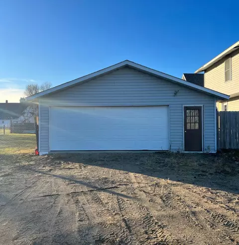 17 E Dakota Ave, Winger, MN 56592 photo 3