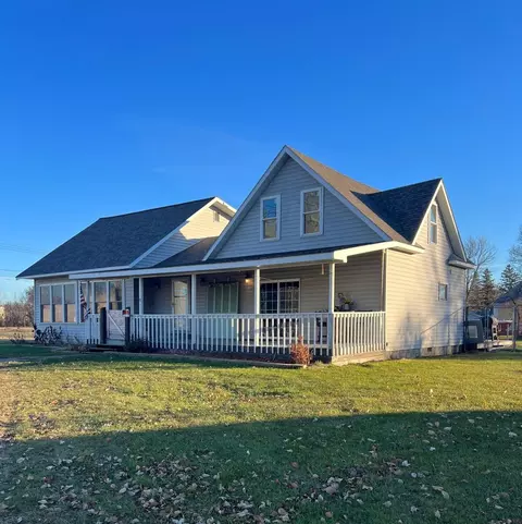 17 E Dakota Ave, Winger, MN 56592 photo 2