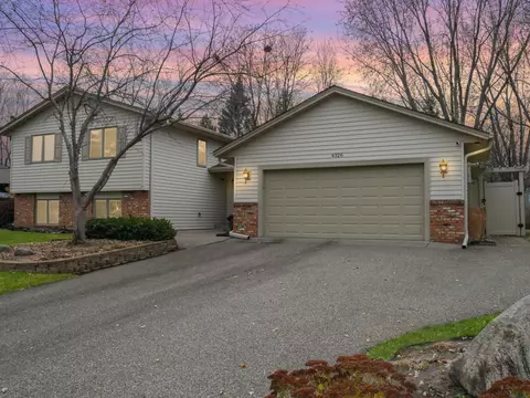 4326 Bear Path Trl, Eagan, MN 55122 photo 2