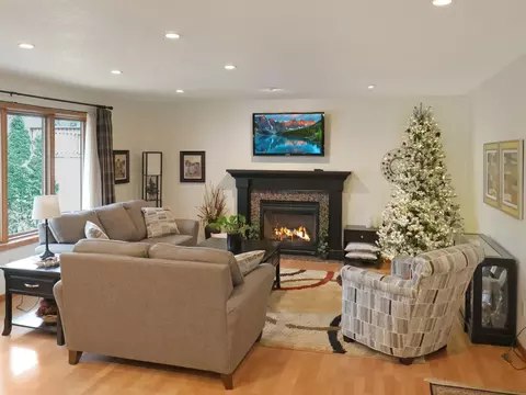 4326 Bear Path Trl, Eagan, MN 55122 photo 4