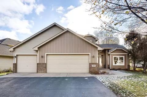 3393 Commonwealth Ave, Woodbury, MN 55125
