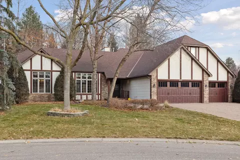 411 Wyndham Cir E, New Brighton, MN 55112