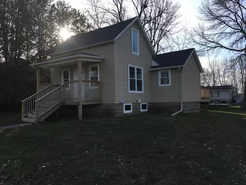 206 Center Ave S, Hayfield, MN 55940