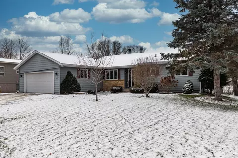 1436 Sunset Dr, Saint Charles, MN 55972