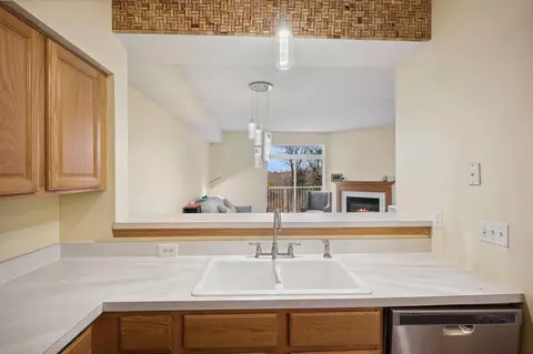 2157 Cool Stream Cir #1605, Eagan, MN 55122 photo 8
