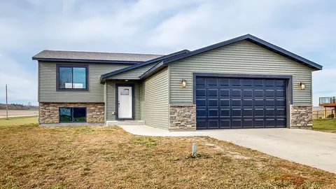 65 Sunset Blvd, Elgin, MN 55932