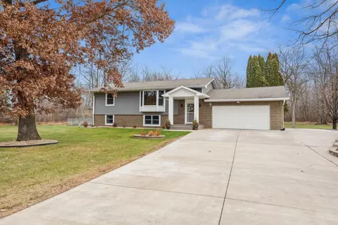 23655 112th St NW, Elk River, MN 55330