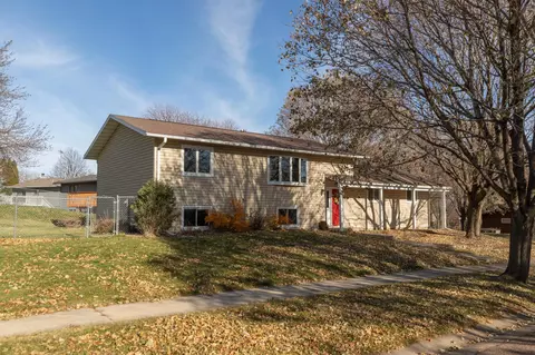 4211 Manor View Dr NW, Rochester, MN 55901