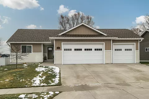 725 2nd Ave NE, Plainview, MN 55964