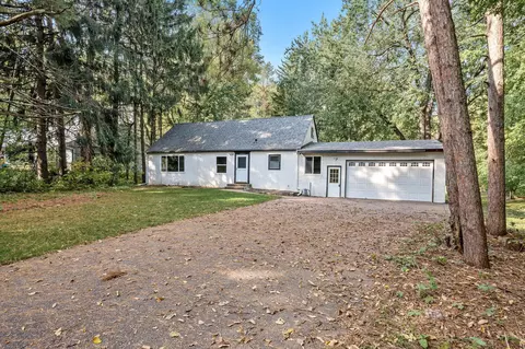 2884 Hallmark Ave N, Oakdale, MN 55128