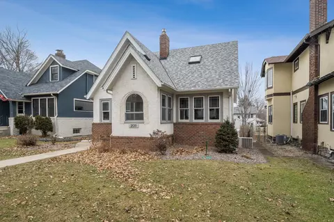 2011 Fairmount Ave, Saint Paul, MN 55105