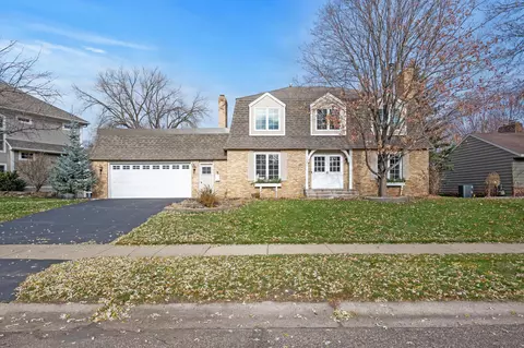 5648 Woodcrest Dr, Edina, MN 55424